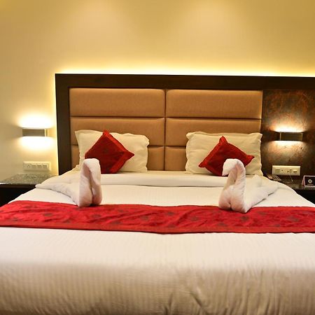 Hotel Golden Riviera Mysore Exterior foto