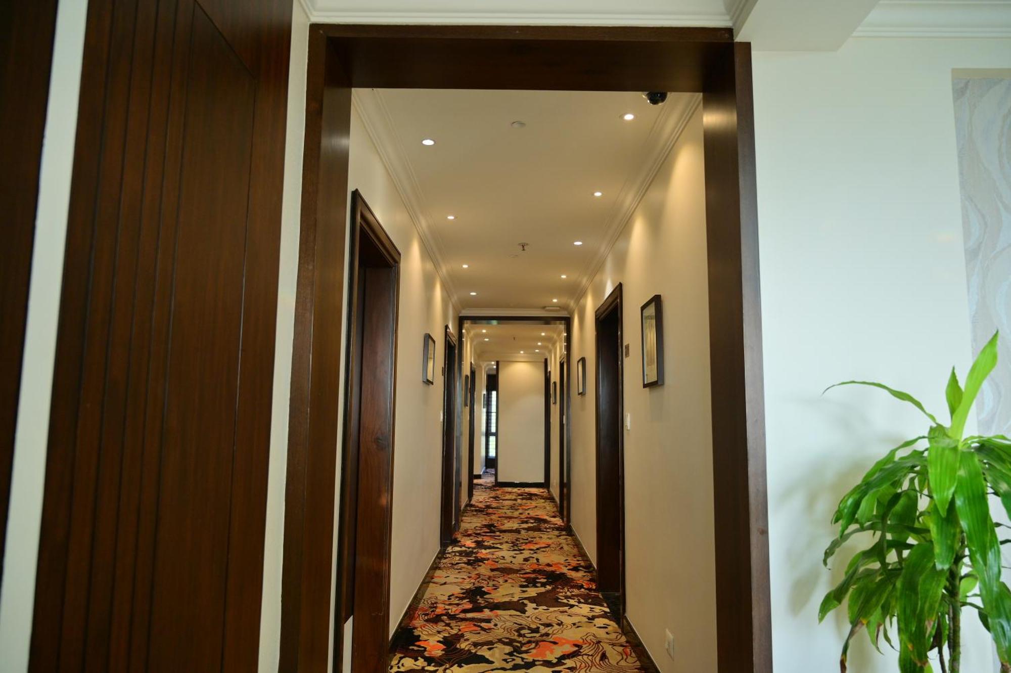 Hotel Golden Riviera Mysore Exterior foto